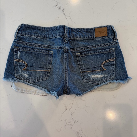 American Eagle Jean Shorts ( Size 2 ) - Picture 2 of 2